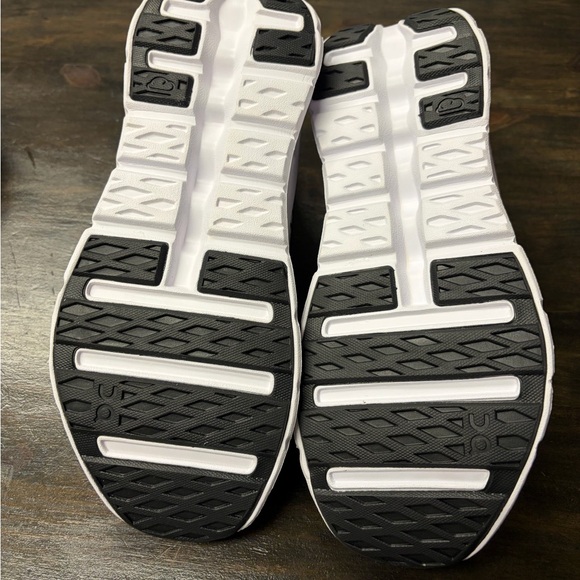 On Running Women’s  White Cloudtilt Athletic Shoes size 7 - Picture 5 of 6